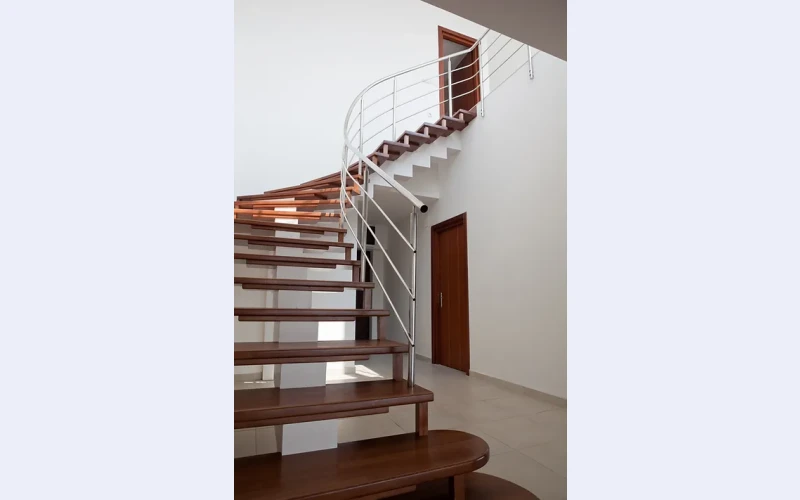 Premium Cantilever Staircase in London, UK